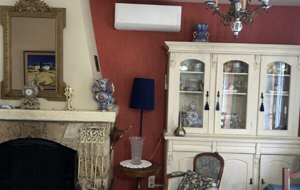 Lounge Room (New Aircon Fitted)